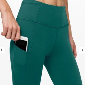 Lululemon Fast & Free 28" in NAVY w/ reflective